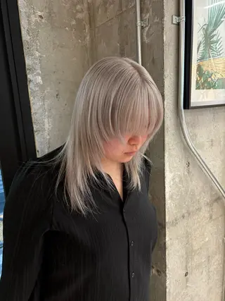 ミディアム KAEDE🌺Wカ ラー/ホワイトカラーのヘアスタイル