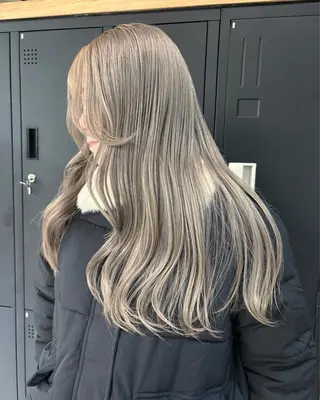 ロング カラー KAEDE🌺Wカ ラー/ホワイトカラーのヘアスタイル