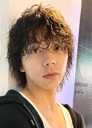 ミディアム パーマ メンズ スパイラルパーマ 🌐hina⭐️のヘアスタイル