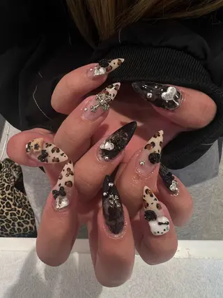 ミディアム losfeliz  高崎オーパ店所属・松田 唯のネイルデザイン