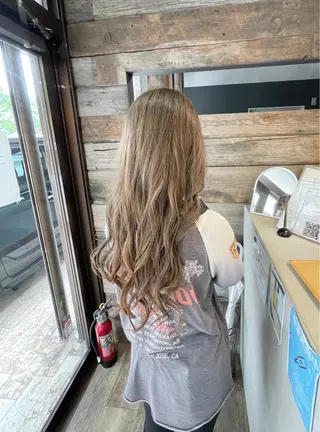 ロング andKおもろまち店 艶ダブルカラー✨のヘアスタイル