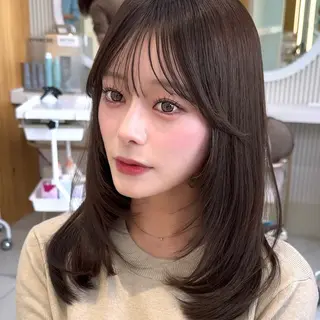 セミロング カラー 似合わせレイヤー 透明感カラーのヘアスタイル