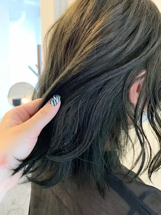 ミディアム カラー 安藤 佑衣のヘアスタイル