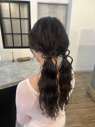 セミロング ヘアアレンジ ブリーチ／ヘアセット 🪞🌙minamiのヘアスタイル