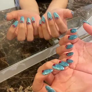 ネイル 𝑟𝑖𝑠𝑎 🕯‎🤍のネイルデザイン