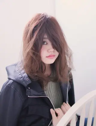 ミディアム セミロング ロング カラー パーマ 平松 千枝のヘアスタイル