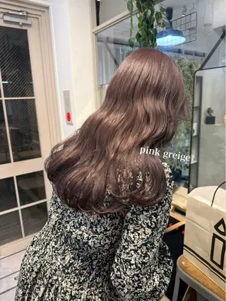 ロング カラー ミルクティー× グレージュMOMOのヘアスタイル