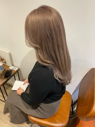 ロング カラー パーマ ヘアアレンジ メンズ キッズ ネイル マツエク・マツパ アイブロウ Megu/ベージュ/ 透明感カラーのヘアスタイル