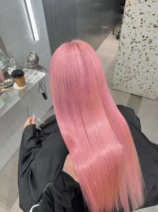 ロング カラー onyx所属・ハイトーン/ブリーチ 透明感ミルクティーのヘアスタイル