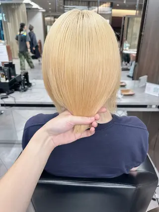 ミディアム カラー ウルフとハイトーン みっちー✂️のヘアスタイル