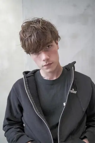 ショート カラー SALOWIN所属・MA Iのヘアスタイル