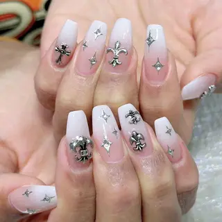 ネイル Queens テイのネイルデザイン