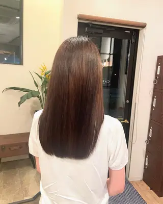 ロング CAROS　atelier所属・安倍 辰哉のヘアスタイル