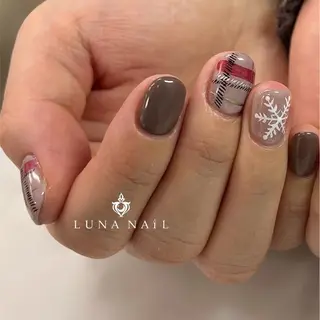 ネイル アトリエ　ミモザ所属・いまむら あかりのネイルデザイン