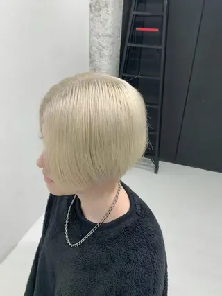 ショート カラー TAKUMI .のヘアスタイル