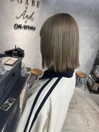 ミディアム カラー オフホワイトアンドなんば所属・福西 洋斗のヘアスタイル