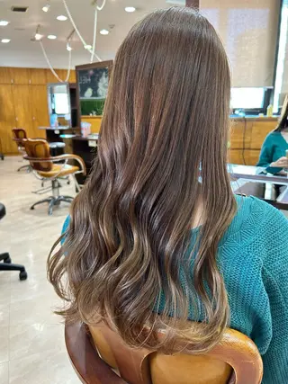 ロング カラー Freez オオヤブ カホのヘアスタイル