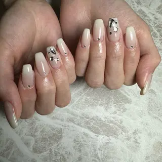 ネイル repos~ルポ~所属・里見 麗のネイルデザイン