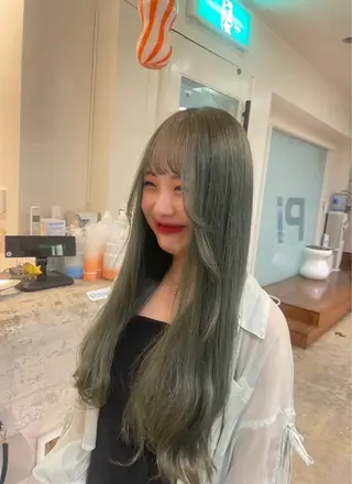 ロング カラー 丸山 愛万音のヘアスタイル