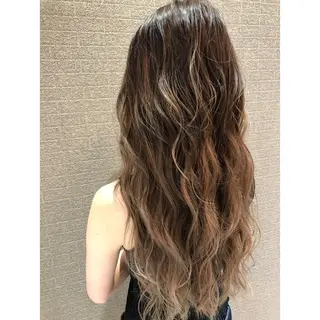 ロング カラー ヘアアレンジ NEO Beauty Salon所属・𝐍𝐄𝐎 𝐉𝐔𝐑𝐈のネイルデザイン