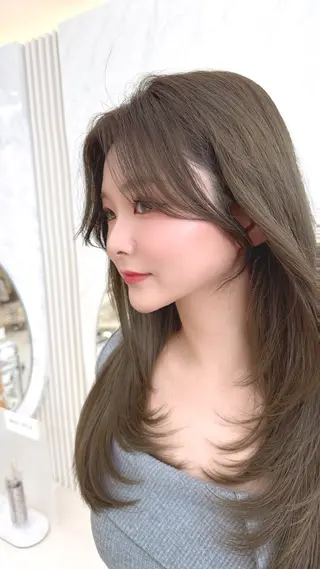 セミロング レイヤーカット/ 顔まわり/アオイのヘアスタイル