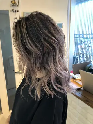 セミロング 韓国レイヤー外国人風 透明感カラー髪質改善のヘアスタイル