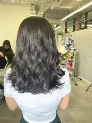 ミディアム カラー 色白に見える暗髪 梅田・増田のヘアスタイル