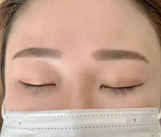 アイブロウ WHITE EYE 田井　初季の眉毛・アイブロウイメージ
