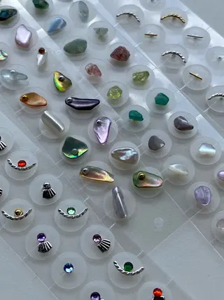 草加ニュアンスネイル 🌚hersのネイルデザイン