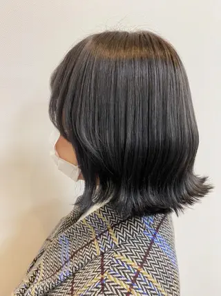 ミディアム カラー 黒井 瑠菜のヘアスタイル