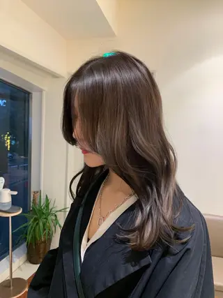 セミロング 韓国レイヤー🪽 耳ツボジュエリーのヘアスタイル