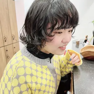 ミディアム パーマ アラキチヒロ THE REMMYのヘアスタイル