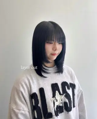 ミディアム 顔まわりレイヤー 🩶丸岡 優里のヘアスタイル