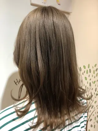 ミディアム カラー 青野 文香のヘアスタイル