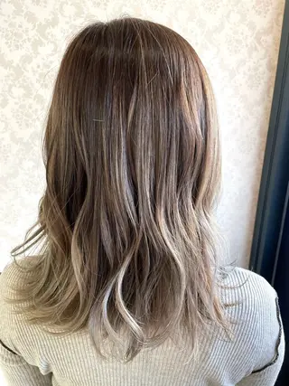 カラー ヒヨシ ルナのヘアスタイル