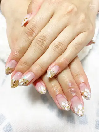 ネイル The Best Beauty受付担当のヘアスタイル