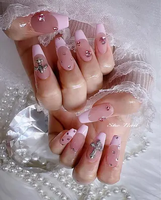 ネイル She   Nail所属・ISA_ BELLAのネイルデザイン