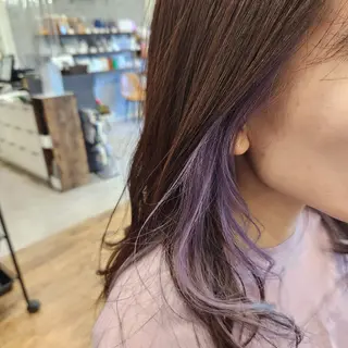 セミロング カラー 橘　 莉穂のヘアスタイル