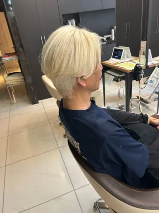 カラー メンズ 小嶺 麗華のヘアスタイル