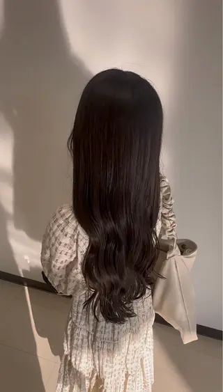 ロング 透明感イルミナカラー /寒色/MOMOKAのヘアスタイル