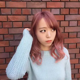 ミディアム FÜRSTIN所属・西村髪質改善 ブリーチ縮毛矯正のヘアスタイル