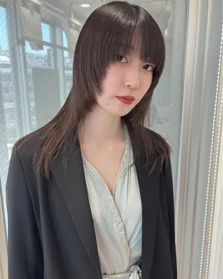 セミロング ウルフカット／吉村 桃子のヘアスタイル