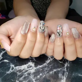 ミディアム ネイル クロキ 。のネイルデザイン