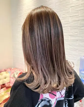 セミロング カラー tomoka 推しカラーのヘアスタイル