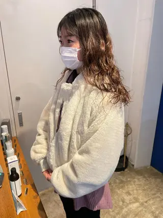 ロング カラー パーマ MIOベージュカラー 柔らかいカラーのヘアスタイル