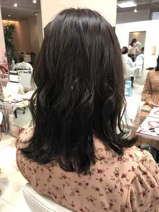 ミディアム 阿部 美咲のヘアスタイル