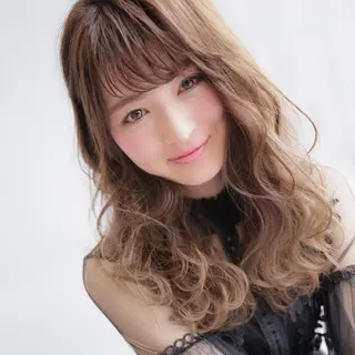 セミロング カラー ヤナ マネージャーのヘアスタイル