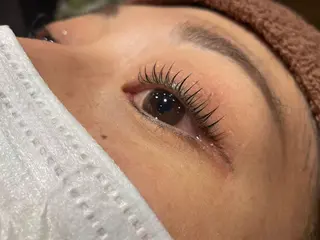 マツエク・マツパ 桑田 新菜のヘアスタイル