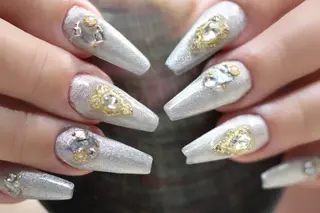 ネイル ママリンド　志村坂上店所属・しみ えんのネイルデザイン