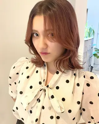 カラー mizuki/ピンク ベージュ.レイヤーのヘアスタイル